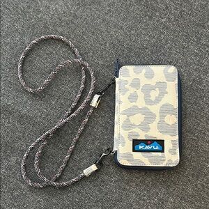 Kavu Beige & Navy Leopard Print Crossbody Wallet with Rope Strap